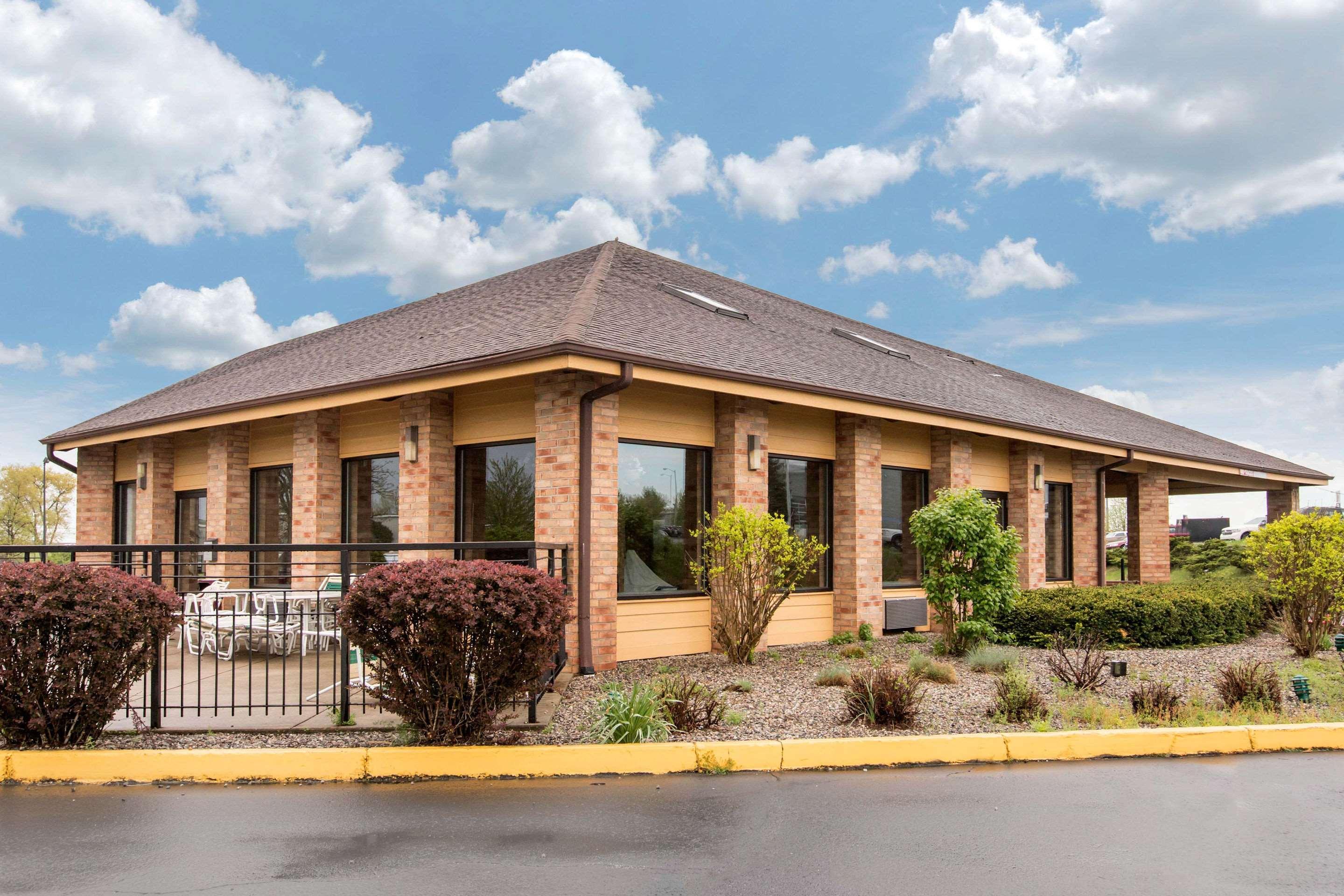 罗德威库珀斯维尔酒店 Coopersville 外观 照片