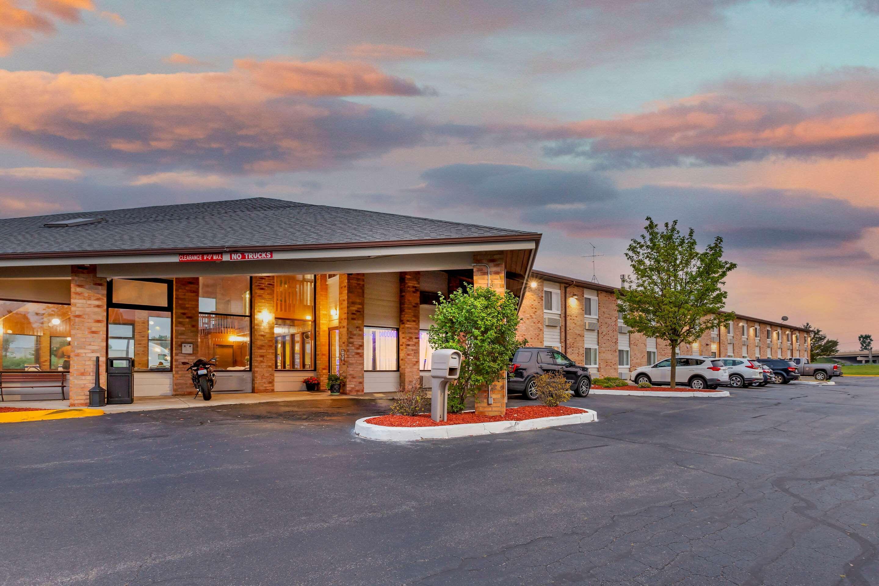 罗德威库珀斯维尔酒店 Coopersville 外观 照片